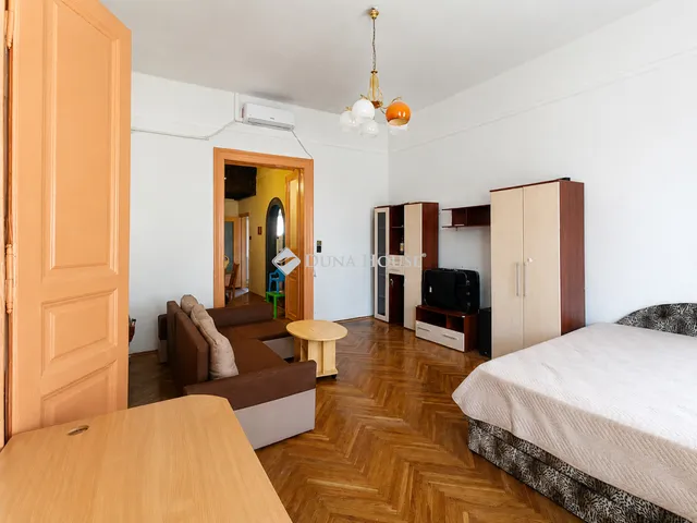 Eladó lakás Budapest VI. kerület 70 nm