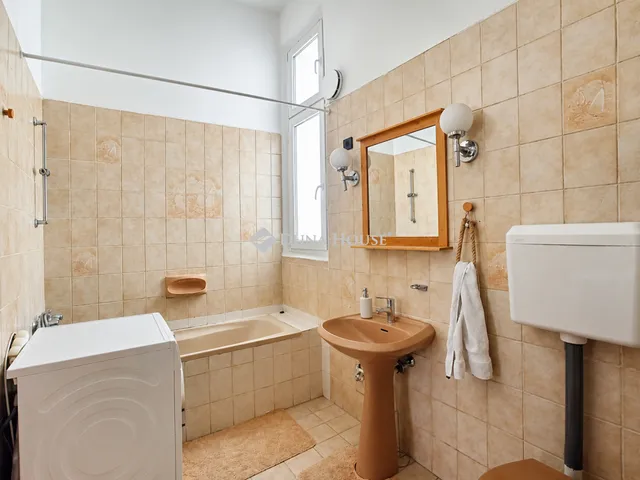 Eladó lakás Budapest VI. kerület 70 nm