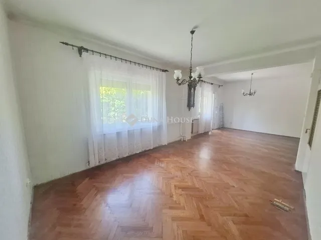 Eladó ház Vác, Lajostelep 190 nm