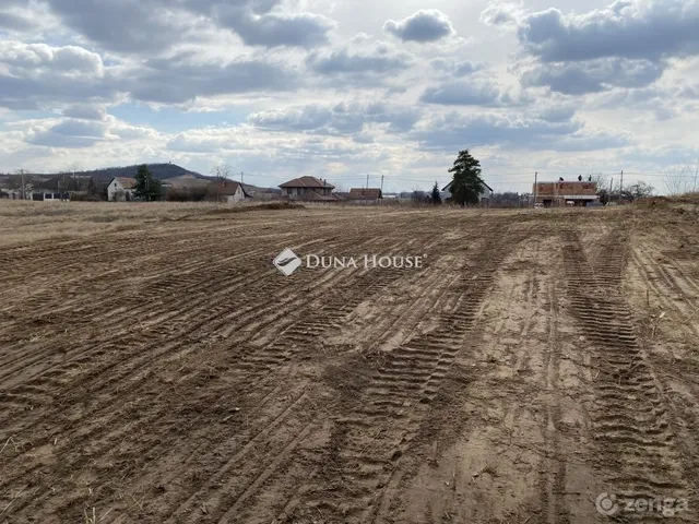 Eladó telek Mogyoród 755 nm