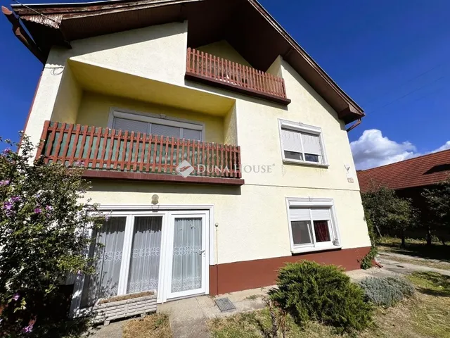 Eladó ház Piliscsév 164 nm