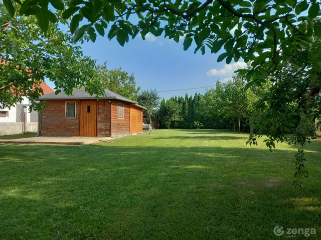 Eladó telek Balatonkeresztúr 550 nm