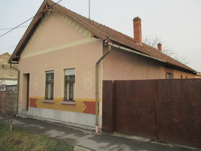 Eladó ház Békéscsaba, Áchim András-lakótelep 80 nm