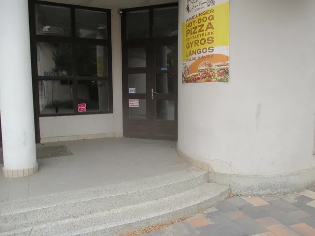 Eladó kereskedelmi és ipari ingatlan Békéscsaba, Belváros 247 nm