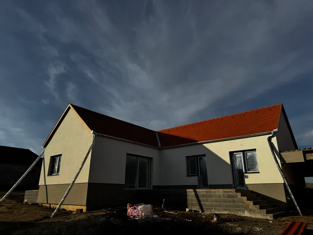 Eladó ház Nagykozár, Hunyadi utca 104 nm