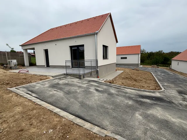 Eladó ház Nagykozár, Hunyadi utca 104 nm