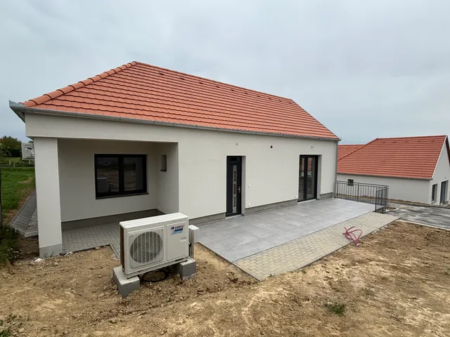 Eladó ház Nagykozár, Hunyadi utca 104 nm