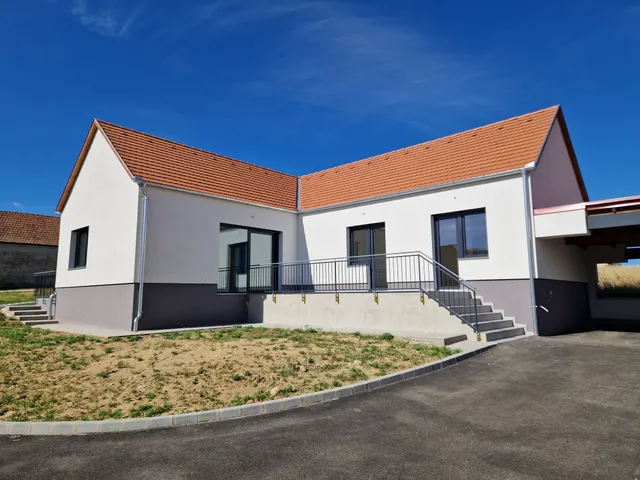 Eladó ház Nagykozár, Hunyadi utca 103 nm