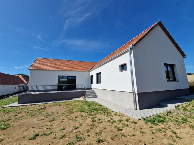 Eladó ház Nagykozár 133 nm