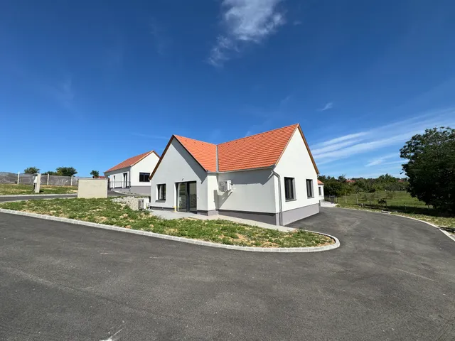 Eladó ház Nagykozár 92 nm