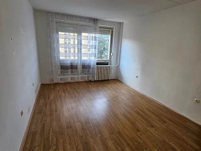 Eladó lakás Pécs, Kertváros 35 nm