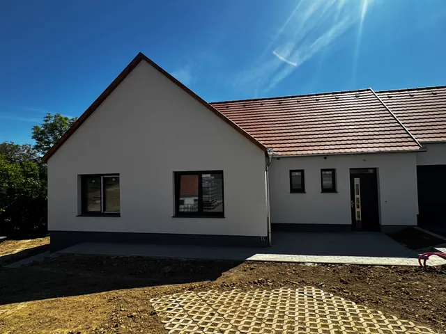 Eladó ház Nagykozár, Hunyadi utca 97 nm