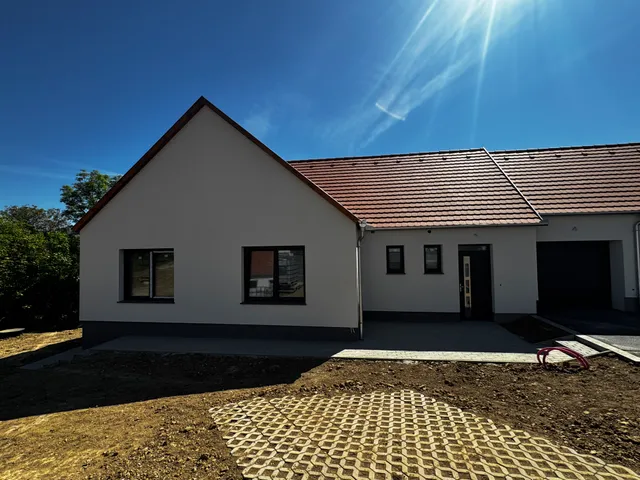 Eladó ház Nagykozár, Hunyadi utca 97 nm
