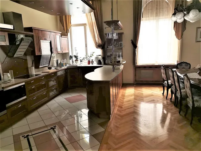 Eladó lakás Győr, Belváros 282 nm