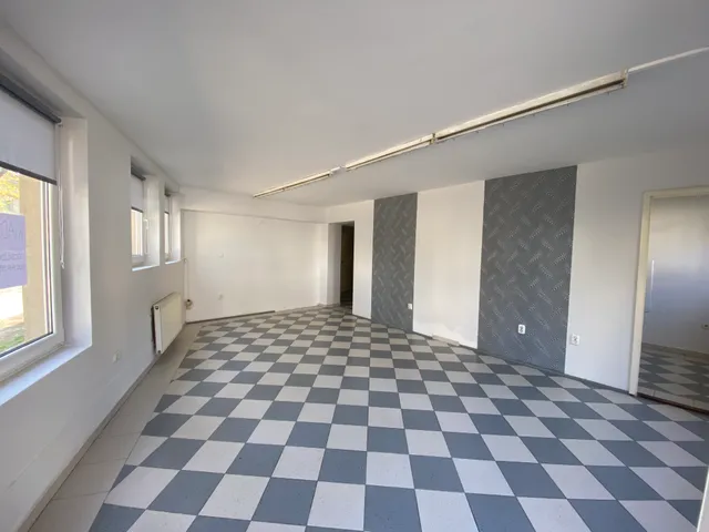 Kiadó kereskedelmi és ipari ingatlan Győr, Nádorváros 74 nm