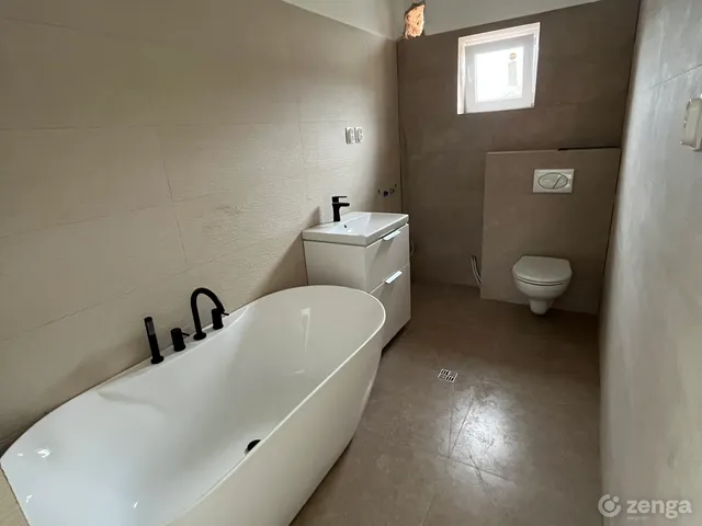 Eladó lakás Pécs, Málom 90 nm