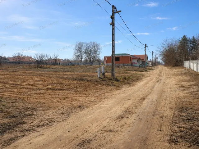Eladó ház Erdőkertes, Háromház 100 nm