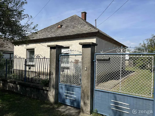 Eladó ház Bőny 76 nm
