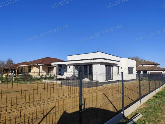 Eladó ház Nyíregyháza, Oros 137 nm