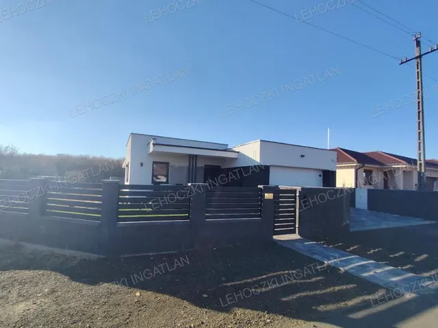 Eladó ház Nyíregyháza, Oros 137 nm