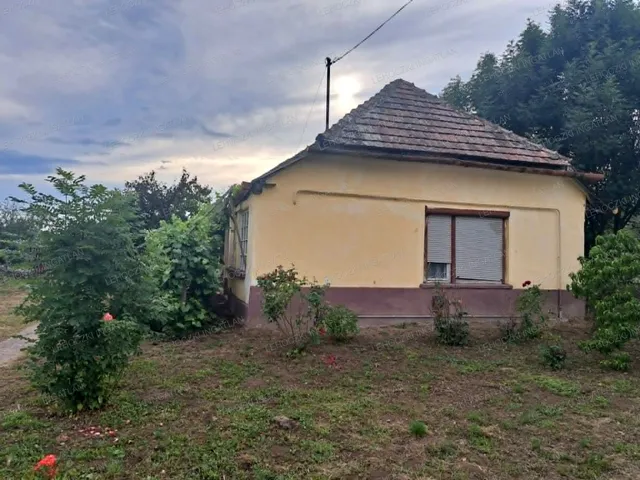 Eladó ház Tiszabercel 75 nm