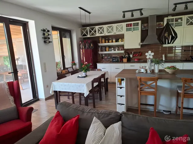 Eladó ház Siófok, Belváros 195 nm
