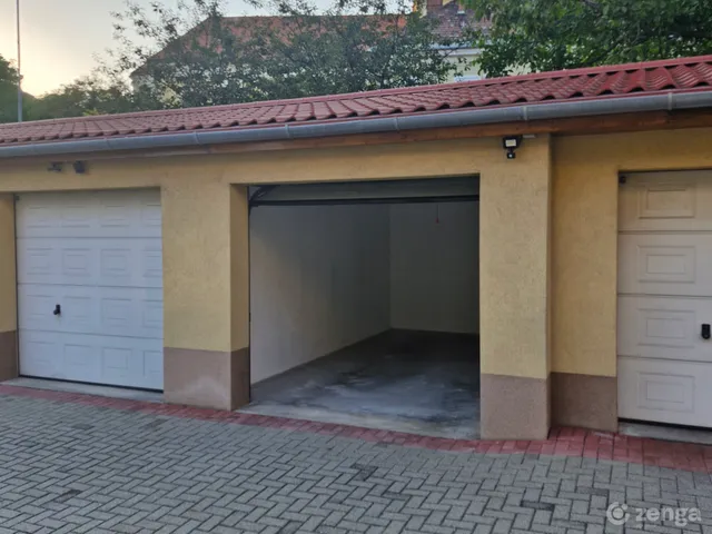 Eladó garázs Várpalota 18 nm