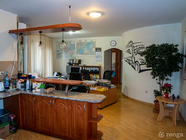 Eladó lakás Szolnok, Belváros 81 nm