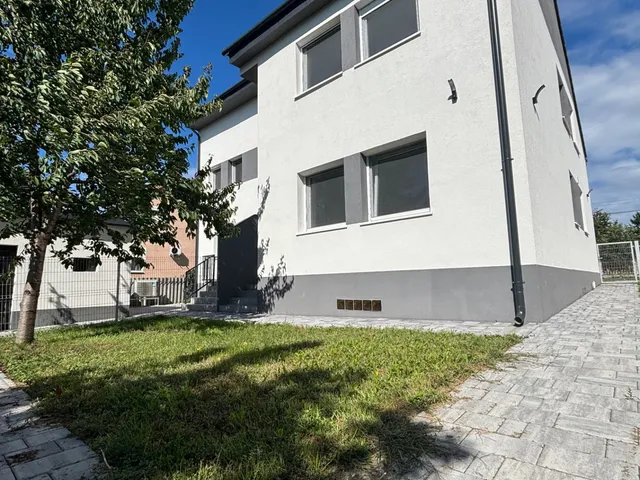 Eladó ház Komárom, Szőny 143 nm