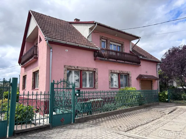 Eladó ház Iklad 176 nm