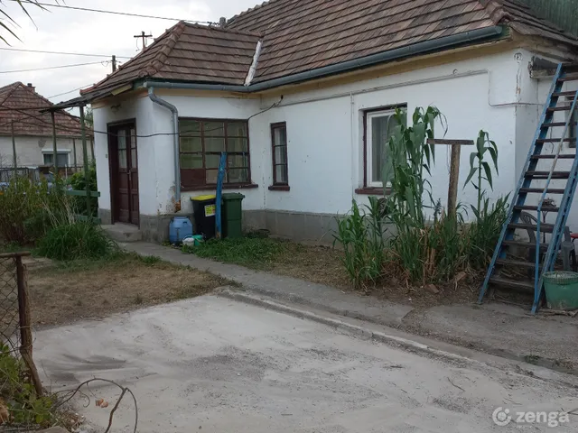 Eladó ház Naszály 65 nm