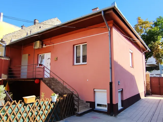Eladó ház Budapest X. kerület, Ligettelek 139 nm