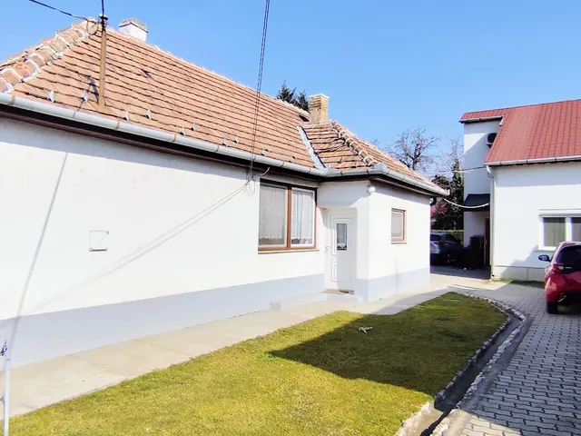 Eladó ház Budapest XVIII. kerület, Kossuth Ferenc-telep 166 nm