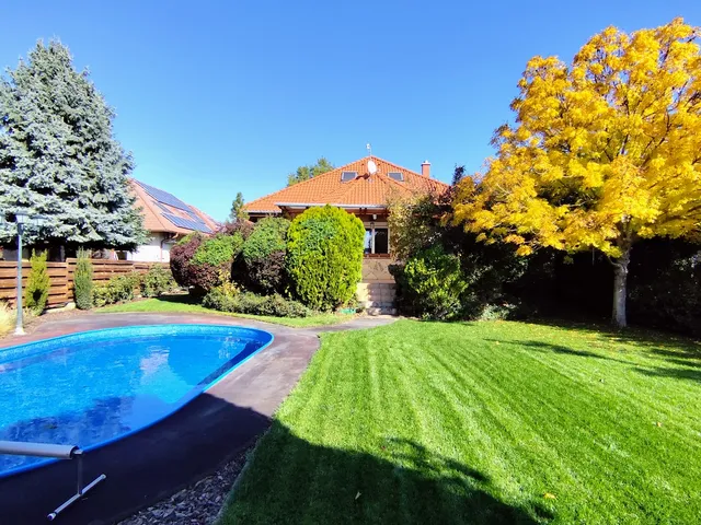 Eladó ház Budapest XVIII. kerület, Almáskert 266 nm