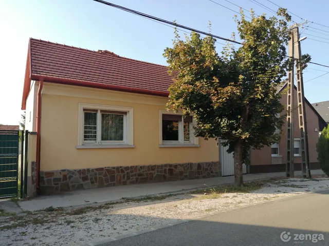 Kiadó ház Székesfehérvár, Sóstó 80 nm