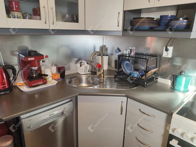 Eladó lakás Tatabánya, Újváros 69 nm