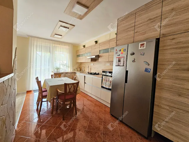 Eladó lakás Győr, Nádorváros 76 nm