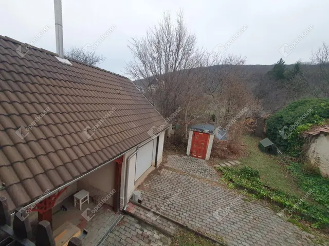 Eladó ház Vértessomló 250 nm