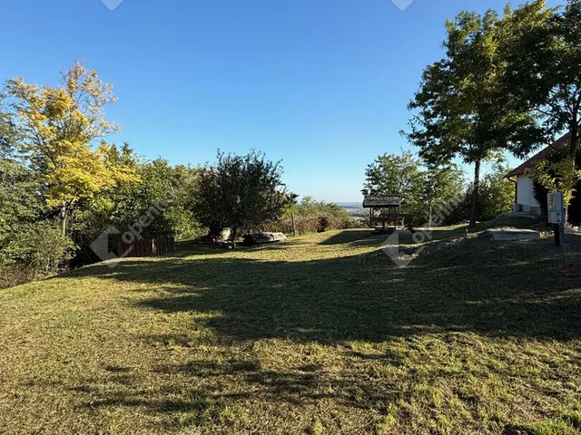 Eladó telek Győrújbarát 3756 nm