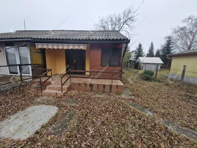 Eladó üdülő és hétvégi ház Balatonkeresztúr 30 nm