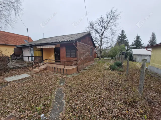 Eladó üdülő és hétvégi ház Balatonkeresztúr 30 nm