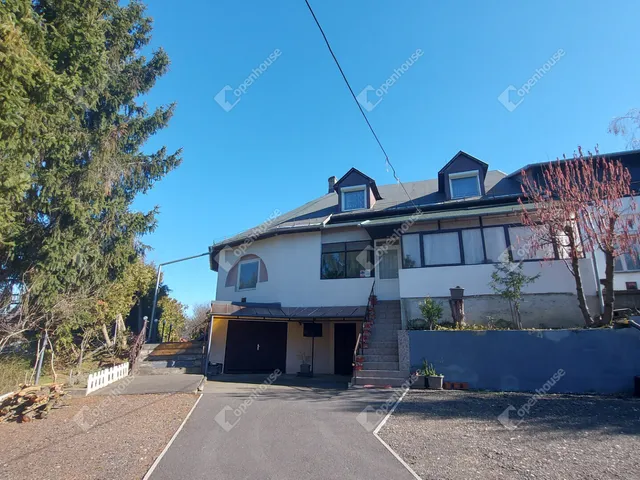 Eladó ház Kaposvár, Lonkahegy 382 nm