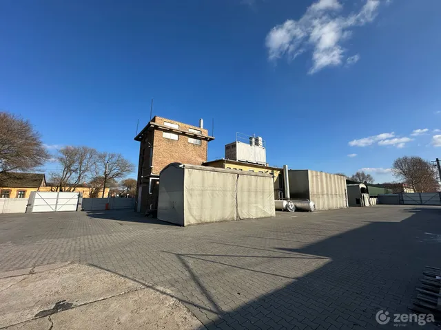 Eladó kereskedelmi és ipari ingatlan Kecskemét, Kossuthváros, Szegedi út 2950 nm