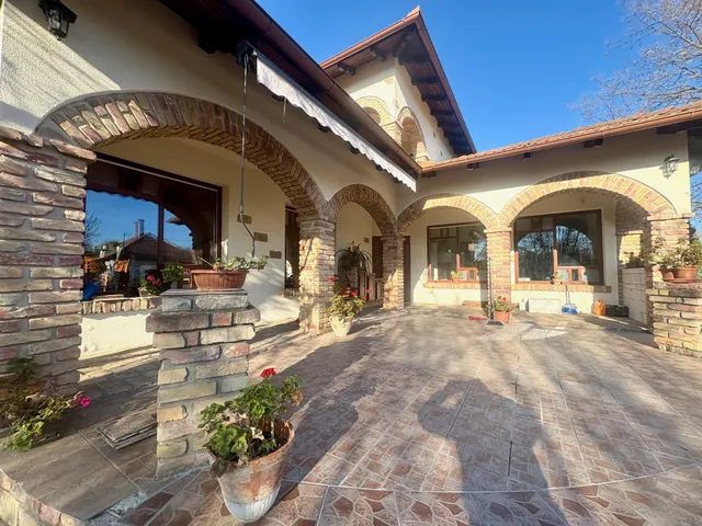 Eladó ház Felsőlajos 140 nm