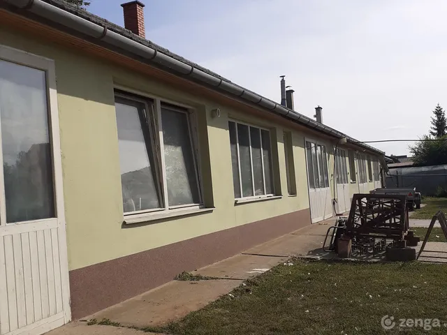 Eladó kereskedelmi és ipari ingatlan Nyíregyháza, Sóstóhegy 340 nm