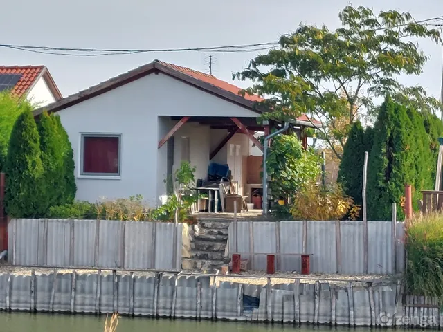 Eladó üdülő és hétvégi ház Ercsi 30 nm