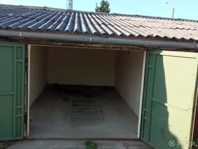 Eladó garázs Oroszlány 21 nm