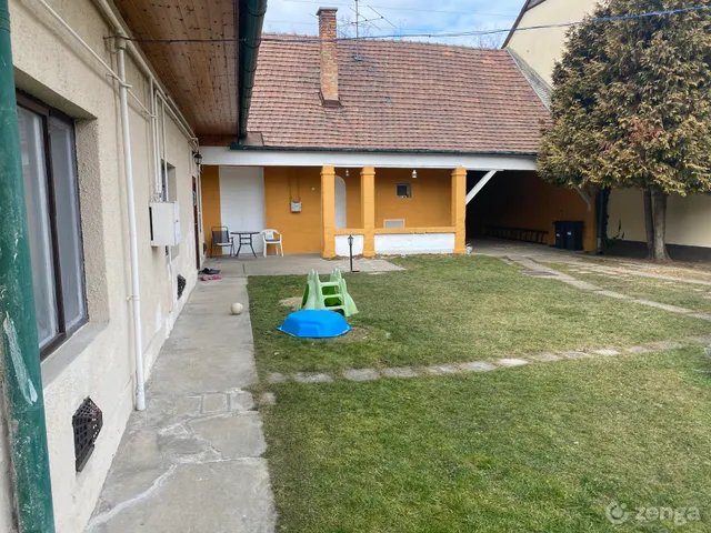 Eladó ház Vác, Óváros 213 nm