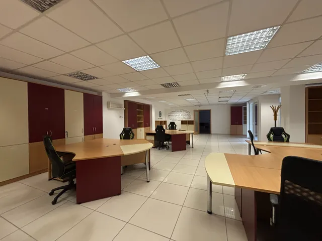 Eladó kereskedelmi és ipari ingatlan Budapest XI. kerület 285 nm