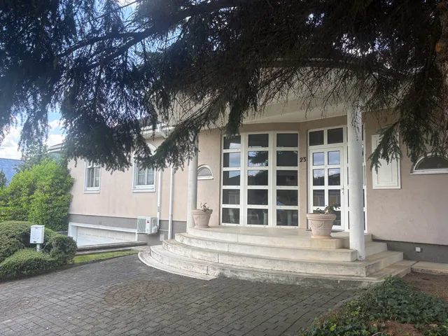 Eladó ház Budajenő 310 nm